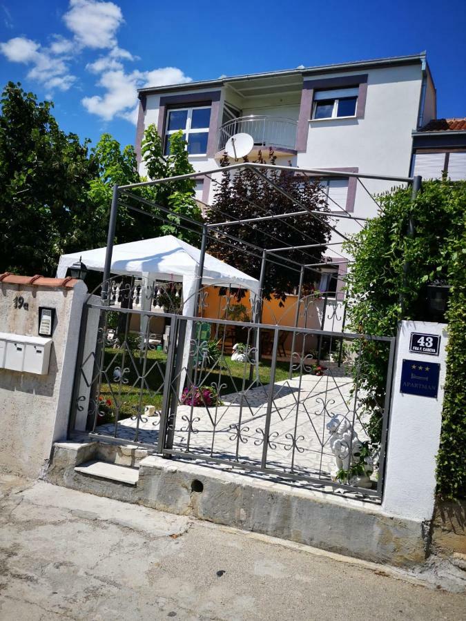 Apartmani Luis Каштела Екстер'єр фото