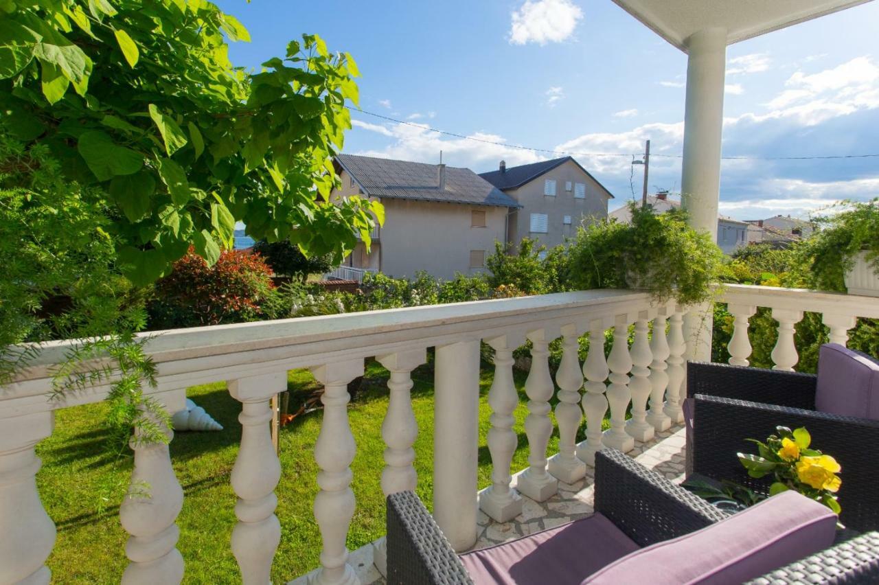 Apartmani Luis Каштела Екстер'єр фото