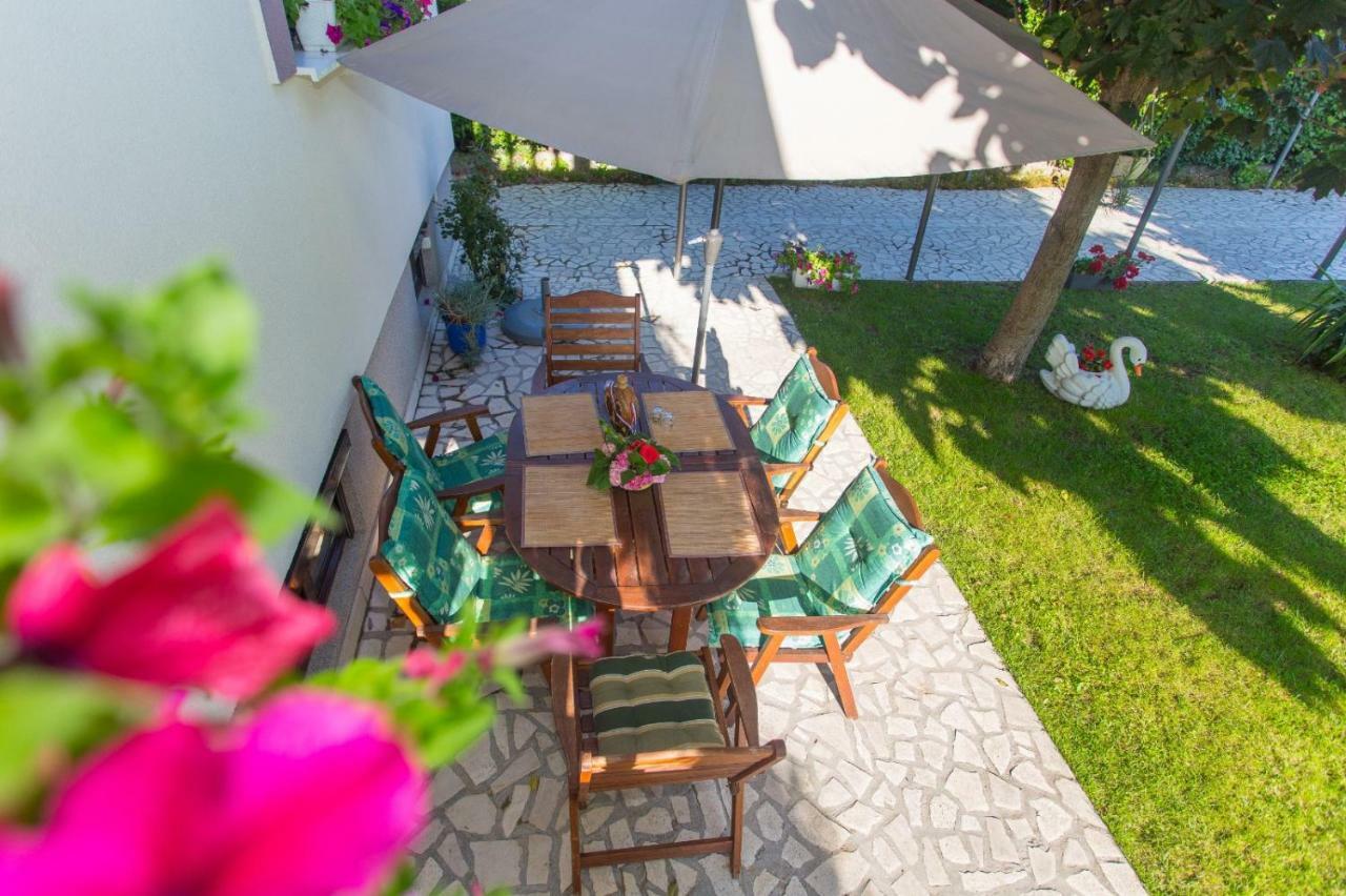Apartmani Luis Каштела Екстер'єр фото