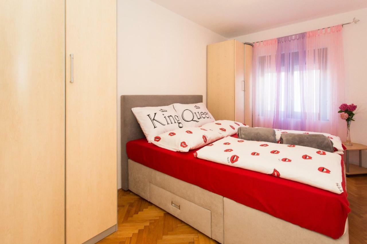 Apartmani Luis Каштела Екстер'єр фото
