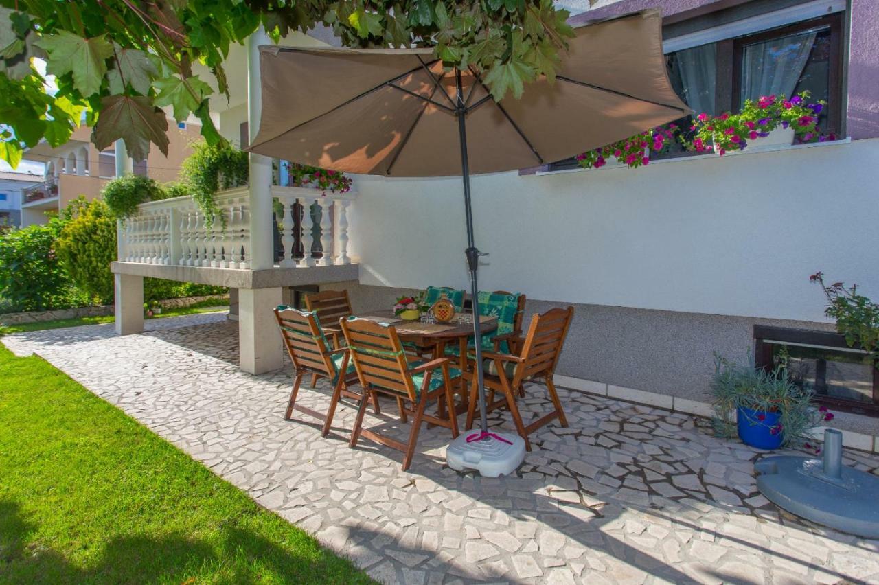 Apartmani Luis Каштела Екстер'єр фото