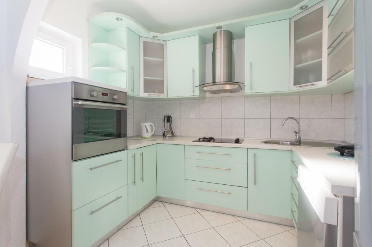 Apartmani Luis Каштела Екстер'єр фото