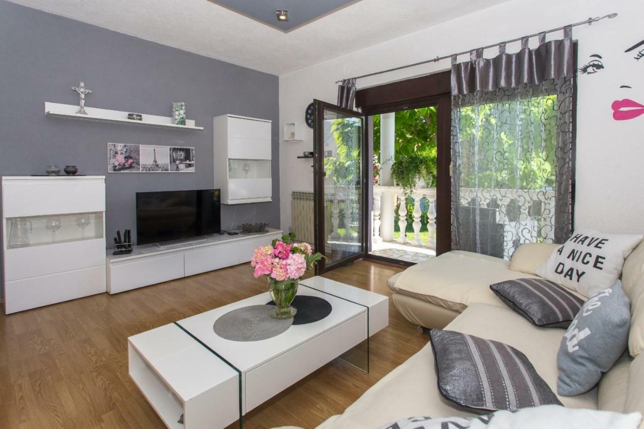 Apartmani Luis Каштела Екстер'єр фото