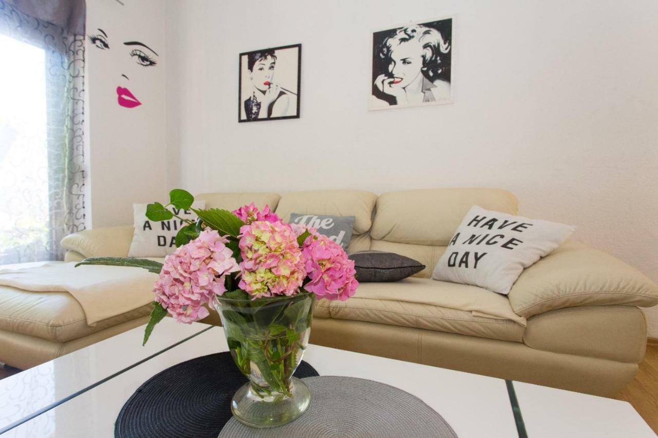 Apartmani Luis Каштела Екстер'єр фото