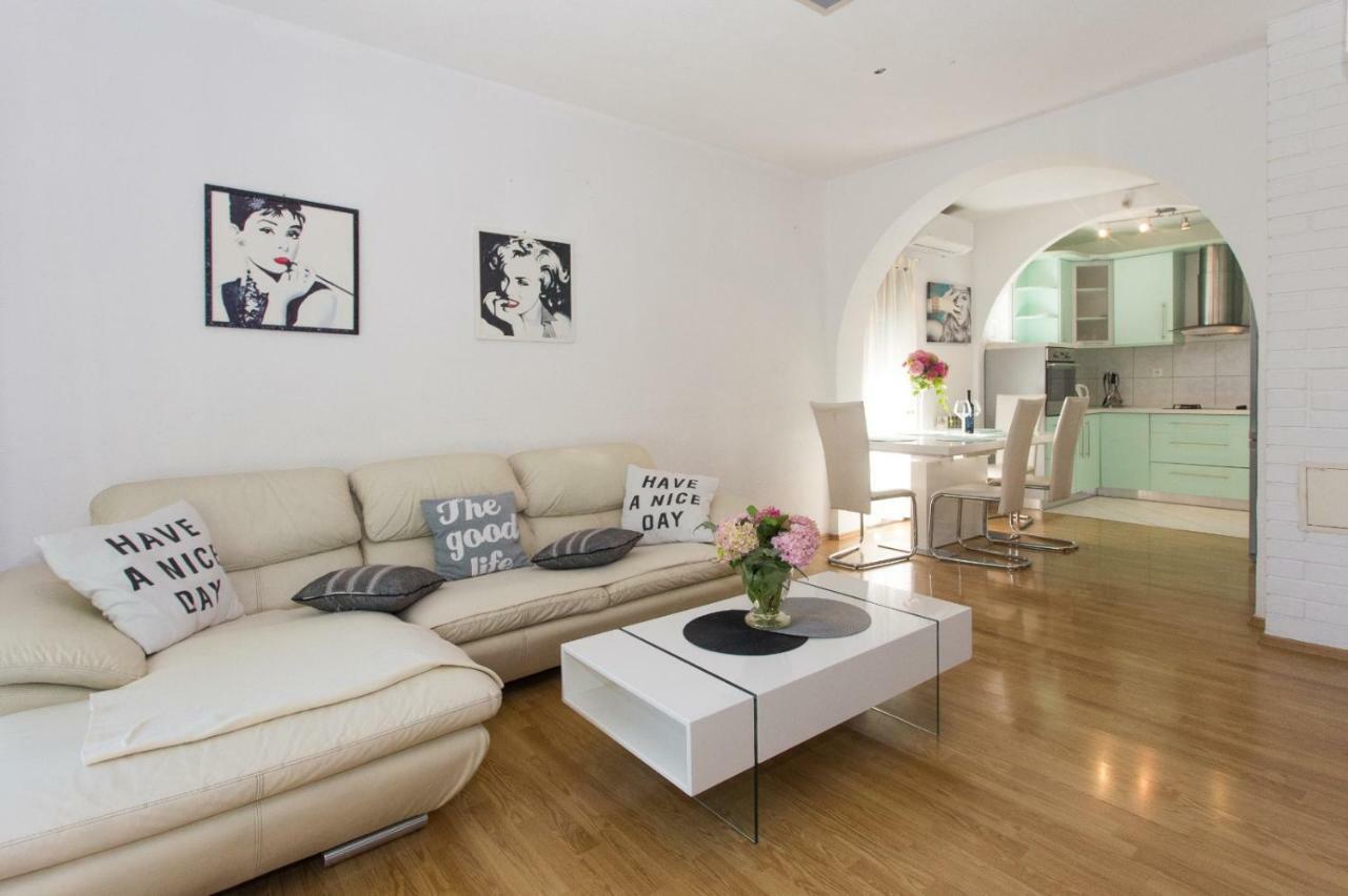 Apartmani Luis Каштела Екстер'єр фото