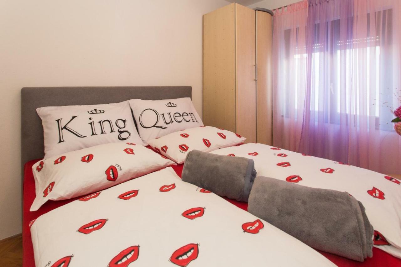 Apartmani Luis Каштела Екстер'єр фото