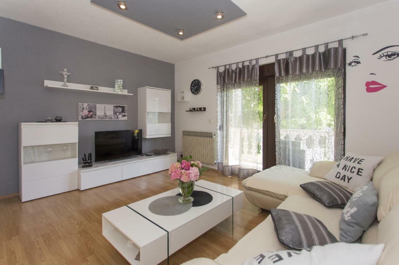 Apartmani Luis Каштела Екстер'єр фото