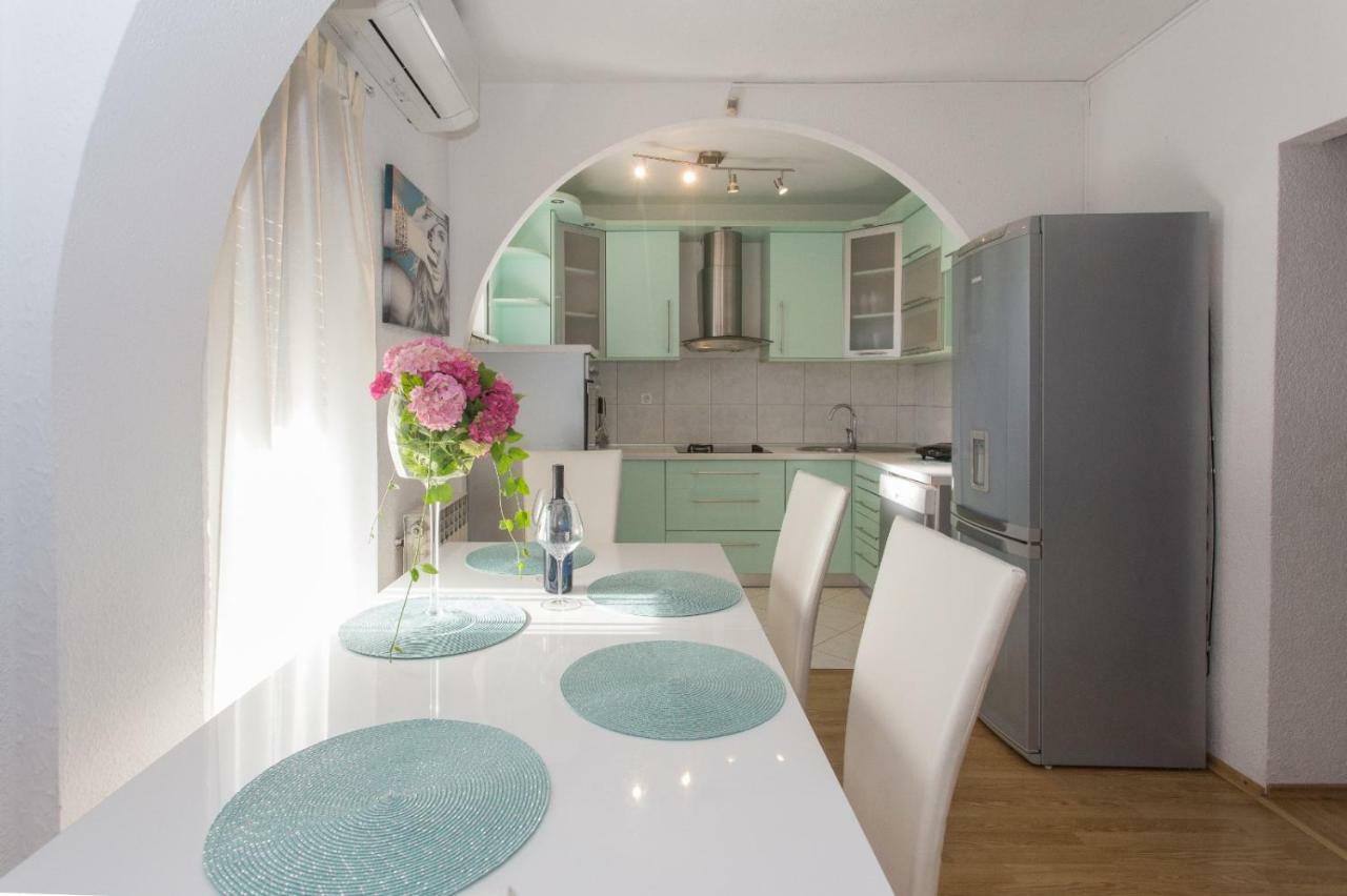 Apartmani Luis Каштела Екстер'єр фото