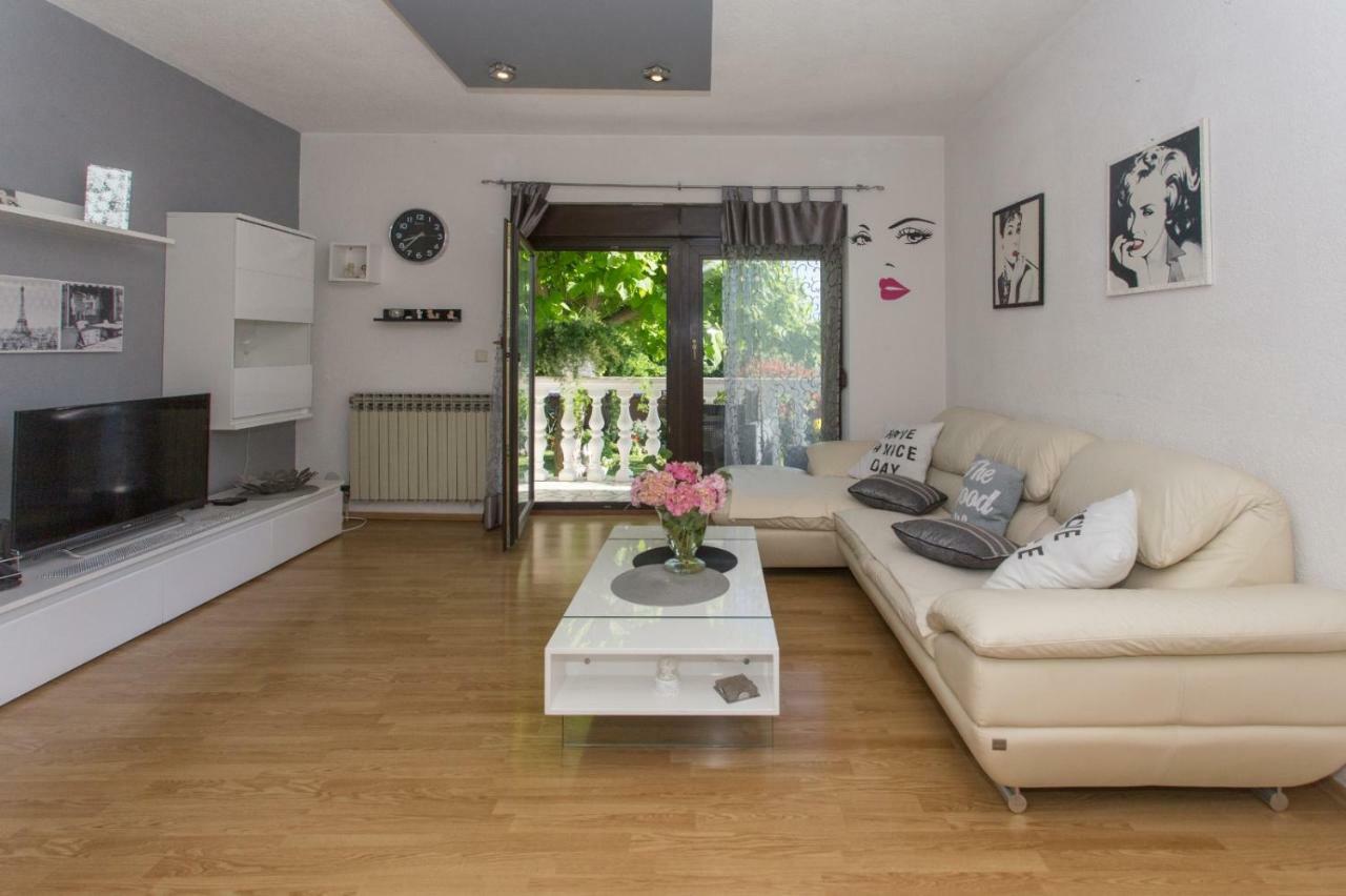 Apartmani Luis Каштела Екстер'єр фото